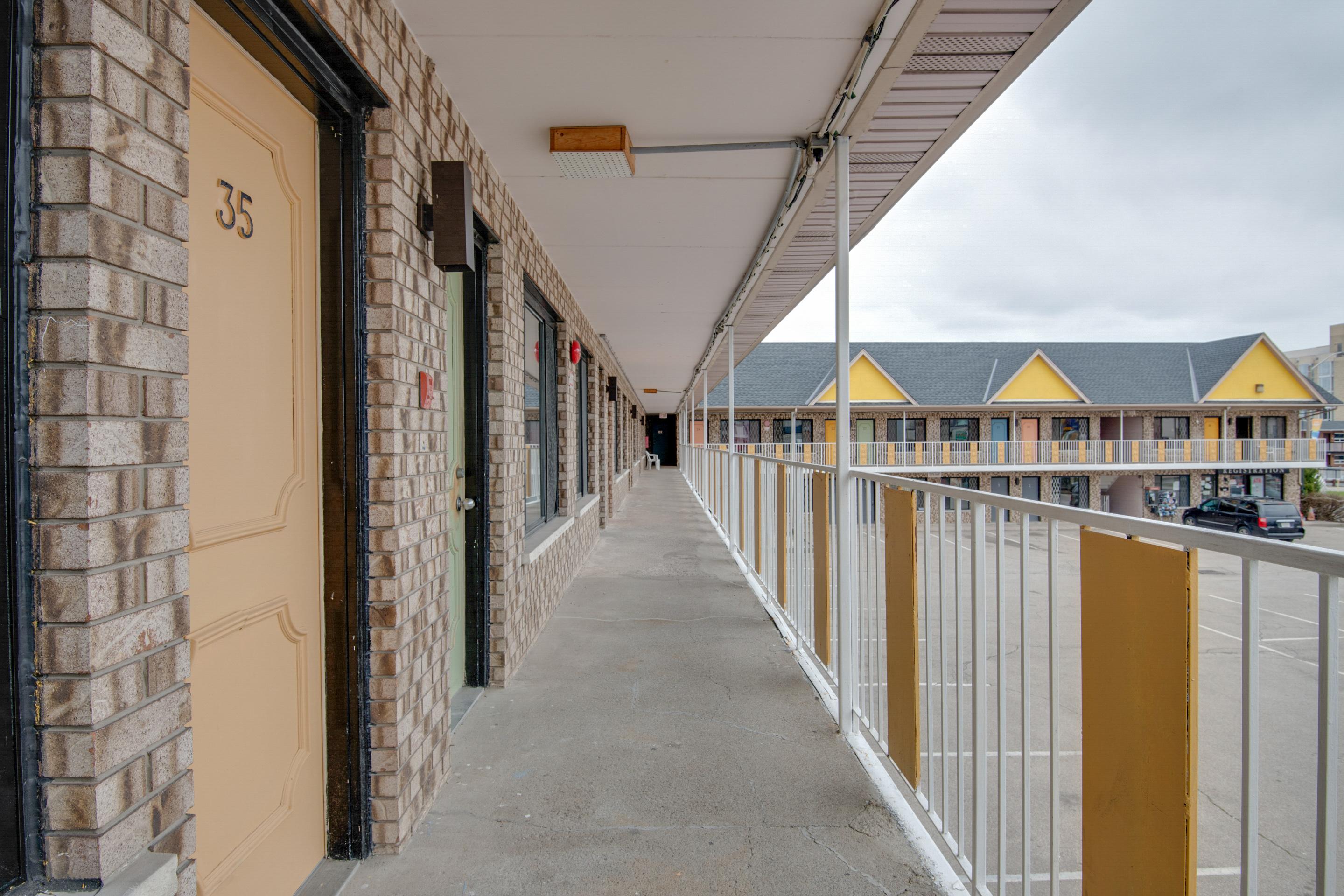Falls Inn Near Casino Niagara By Oyo Ngoại thất bức ảnh