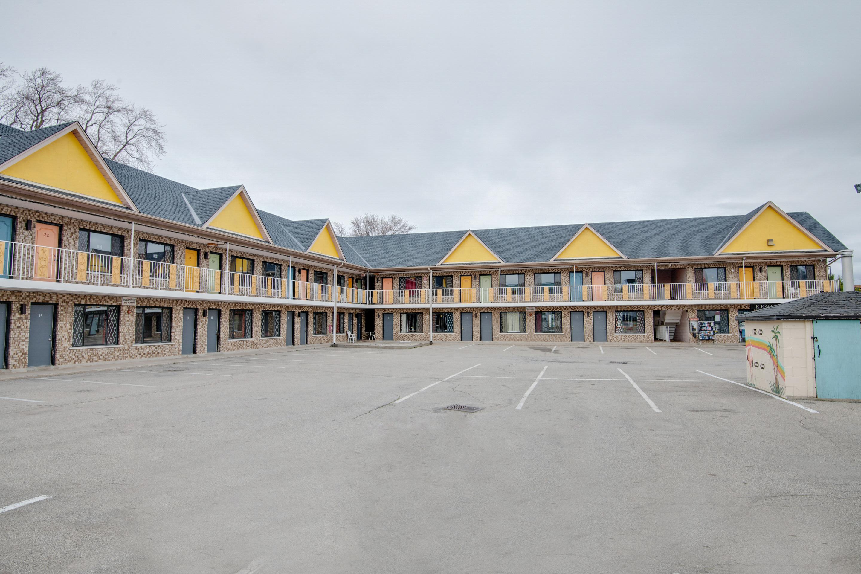 Falls Inn Near Casino Niagara By Oyo Ngoại thất bức ảnh