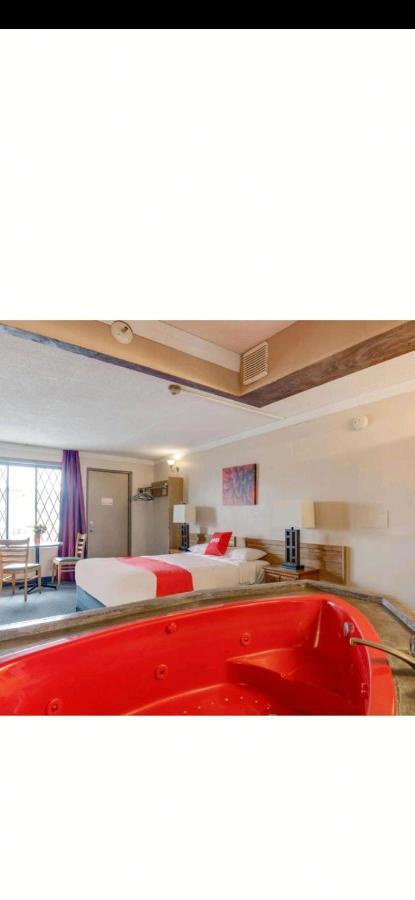 Falls Inn Near Casino Niagara By Oyo Ngoại thất bức ảnh