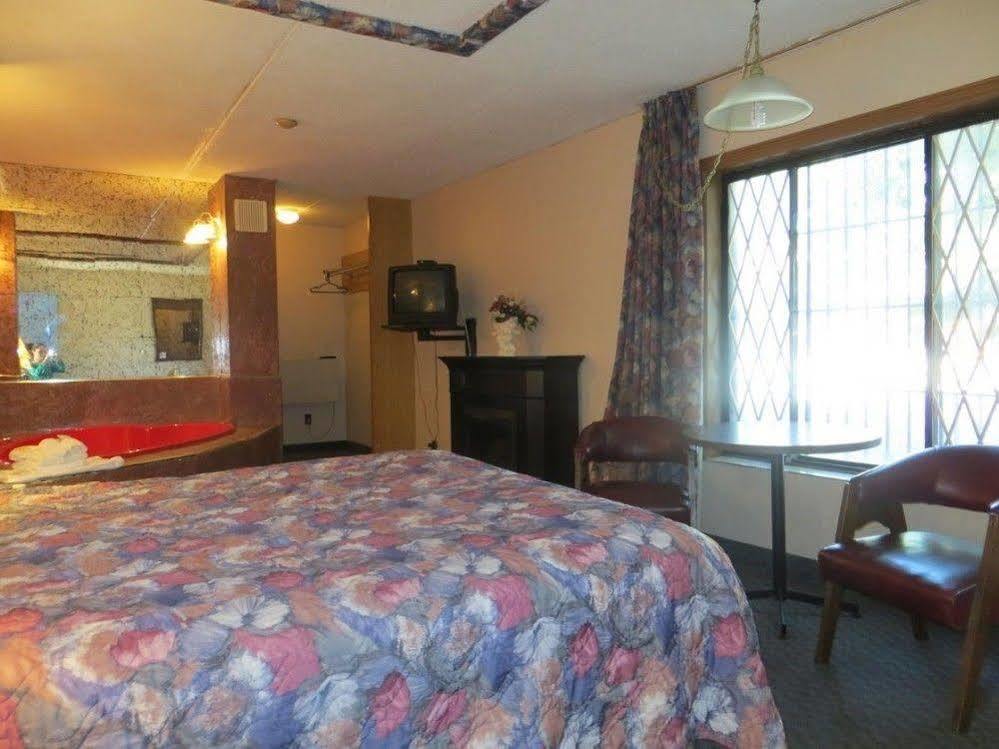 Falls Inn Near Casino Niagara By Oyo Ngoại thất bức ảnh